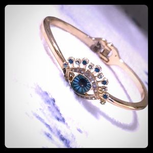 BETSEY JOHNSON EVIL EYE BRACELET
